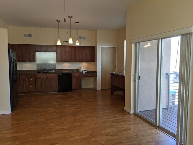 Foto del edificio - Luxury Louisville Condo- All Utilities Inc...