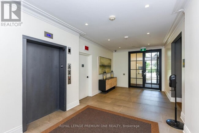 Building Photo - 571-P571 Prince Edward Dr N