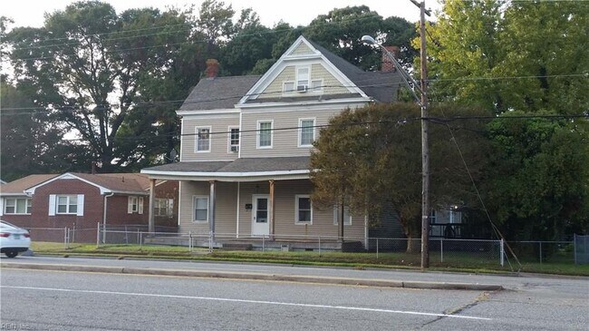 Building Photo - 1117 Victoria Blvd