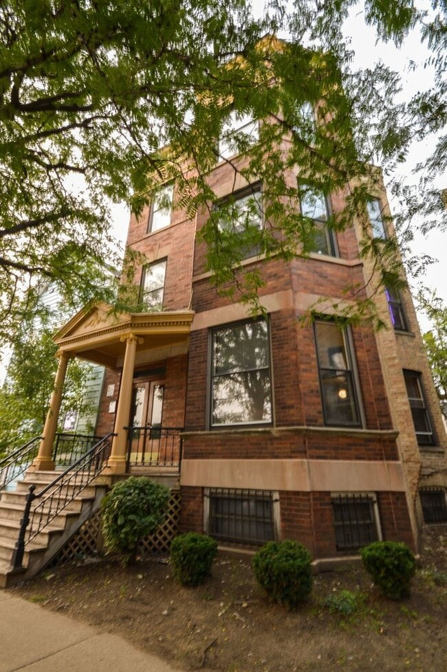 Building Photo - 1742 W Addison St