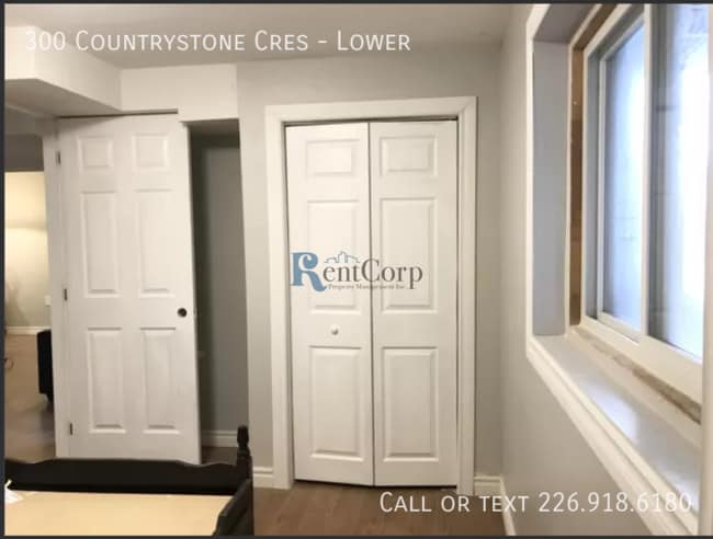 Building Photo - 300 Countrystone Crescent