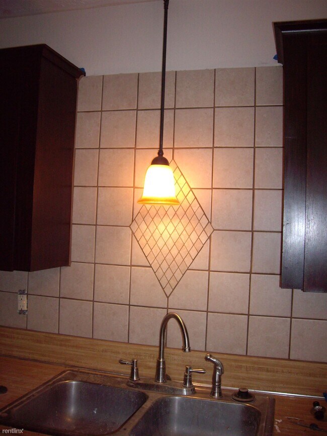 Building Photo - 2 br, 1 bath 4plex - 3708 Forestwood Drive D