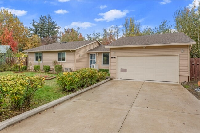 Building Photo - 3036 SE Lewis Ct