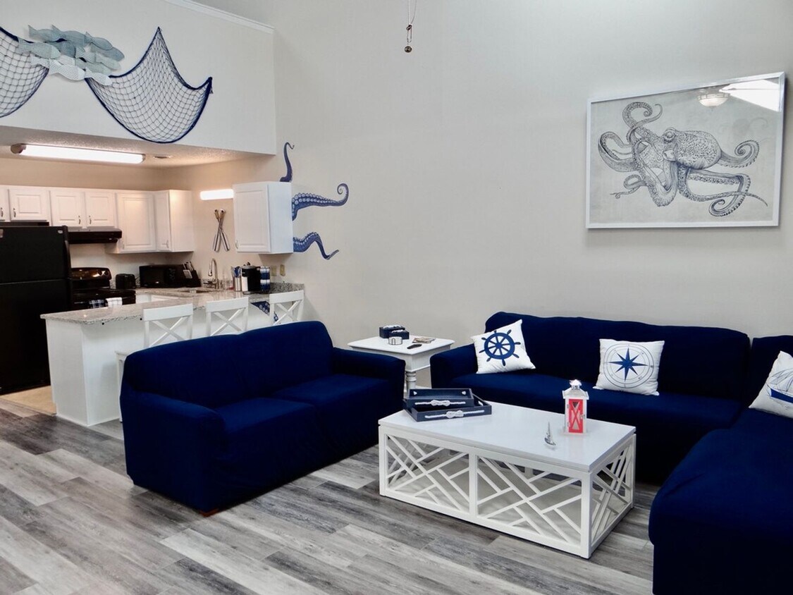 Foto principal - Beautifully Remodeled and Furnished Rental...