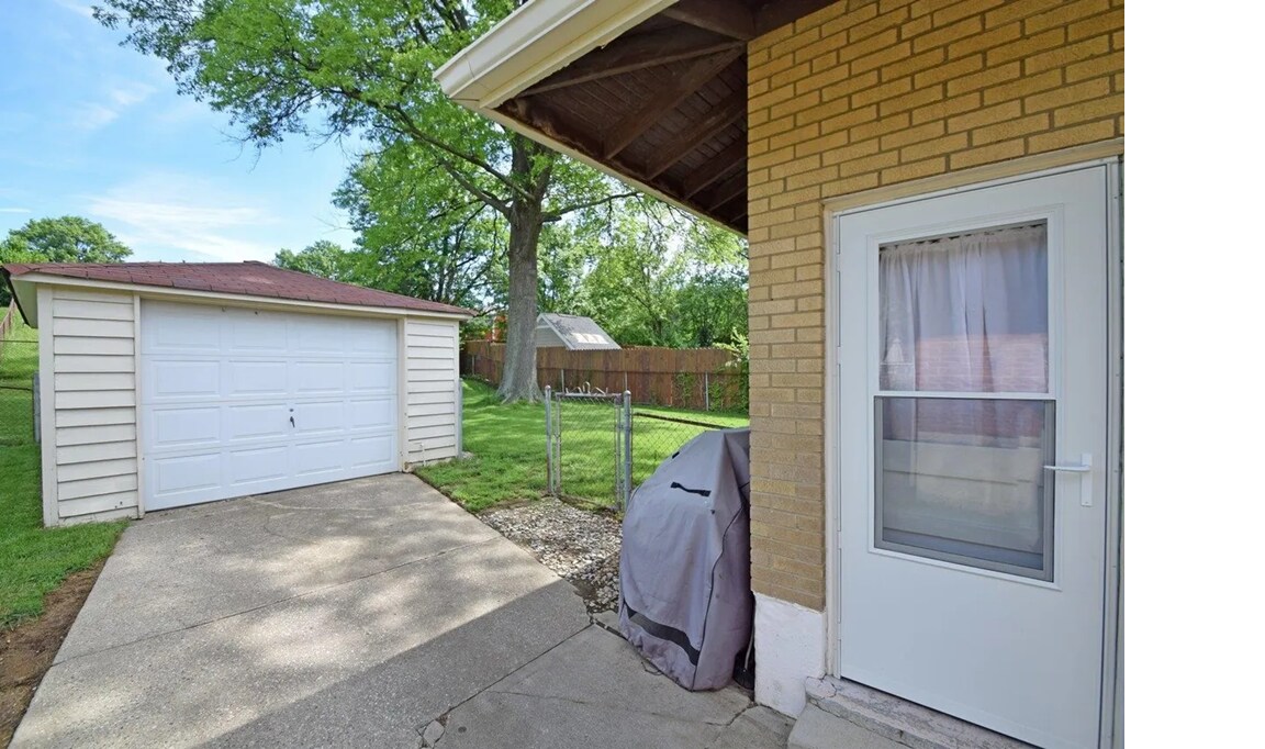 Estacionamiento fuera de la calle - 4286 Selby Ct