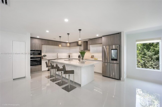 Foto del edificio - 4730 Bay Point Rd
