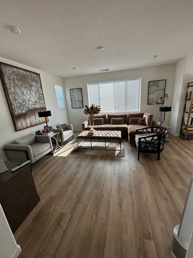 Foto del edificio - 2295 Iron Point Rd