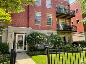 Building Photo - 807 W University Ln