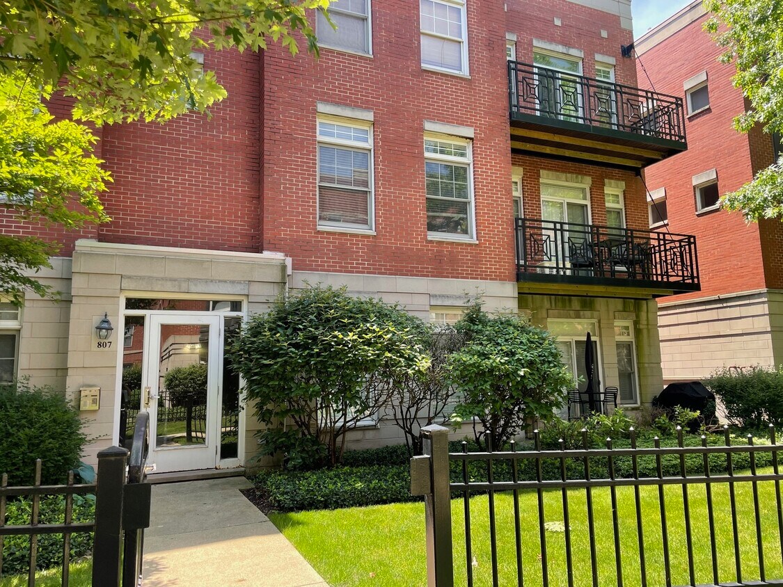 Foto principal - 807 W University Ln
