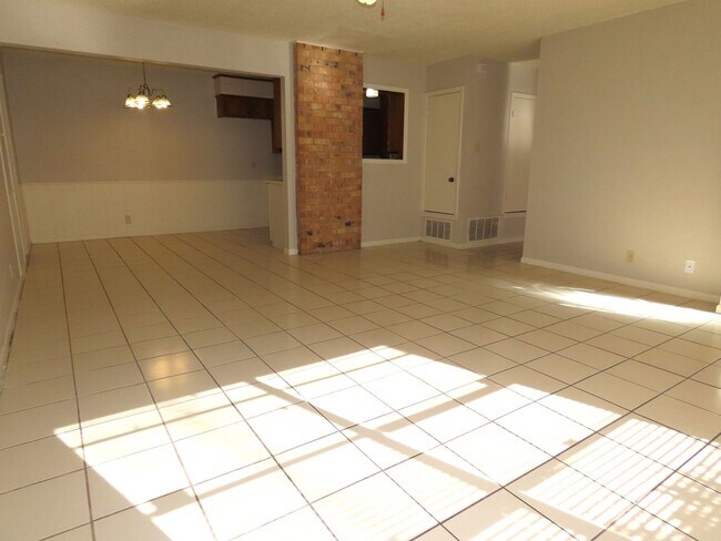 Foto del edificio - South Tyler! Lovely 3 Bedroom, 2 Bath Duplex