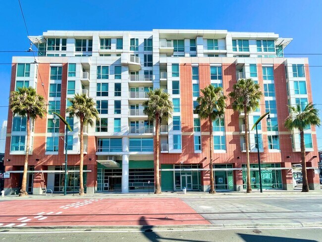 Foto del edificio - Full Service Luxury Living w/City Views, In Unit Laundry, PET OK – PROGRESSIVE