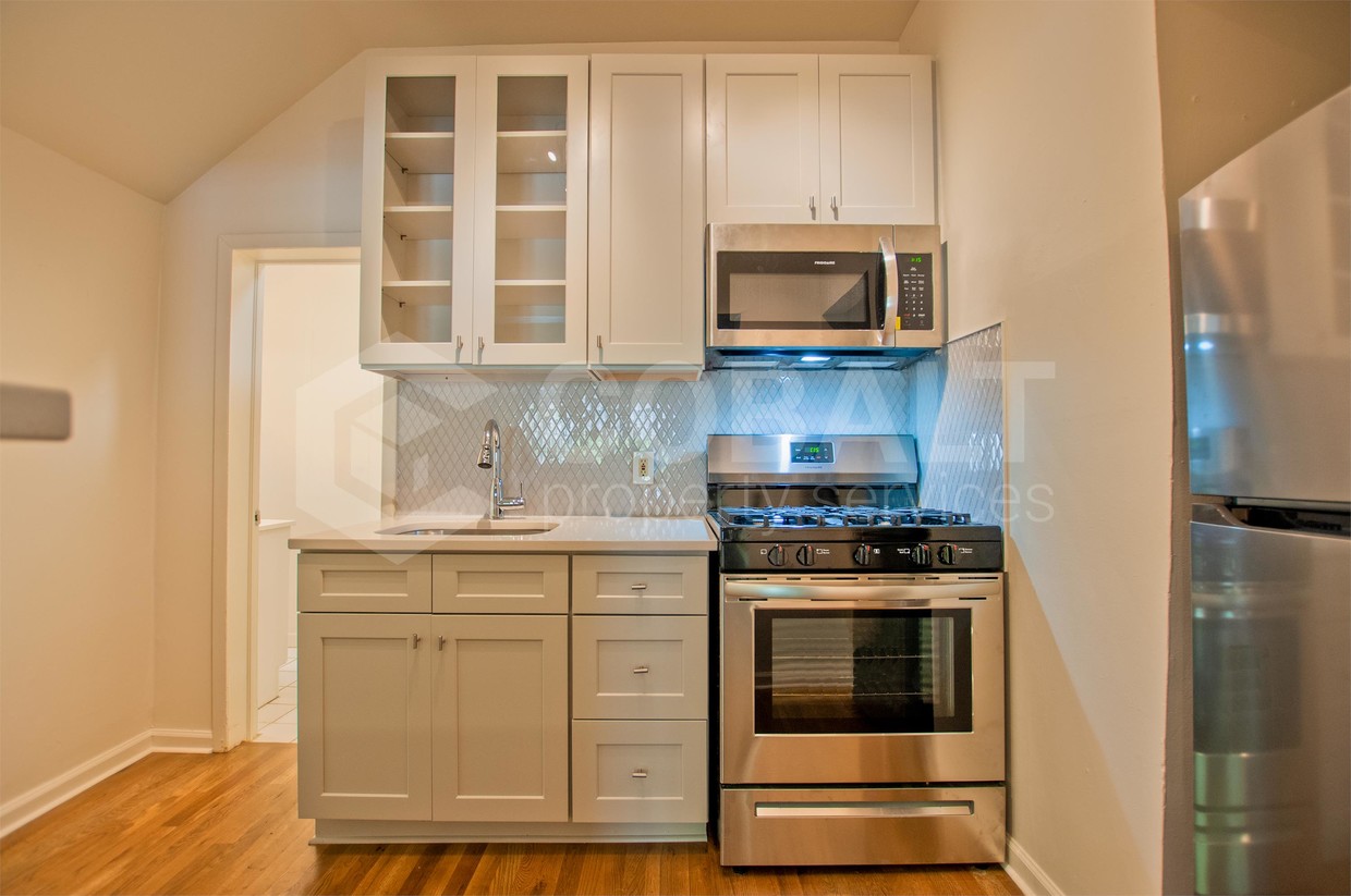 Foto principal - 883 Monroe Dr NE