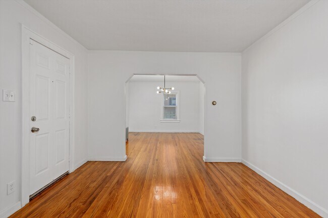 Foto del edificio - 4995 Anatole St