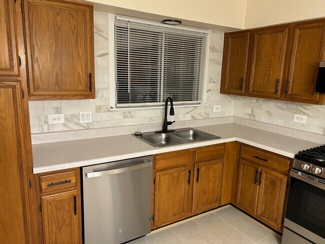 Building Photo - 1526 N River West Ct