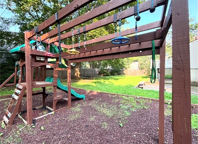 Building Photo - 5 Pine Grove Ave