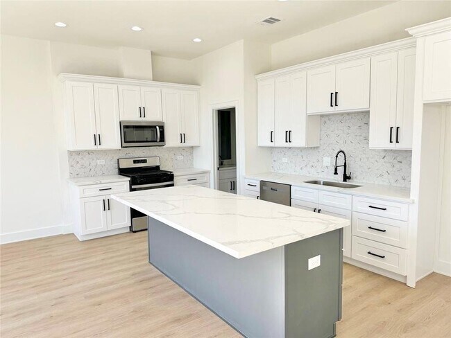 Foto del edificio - 4631 Balkin St