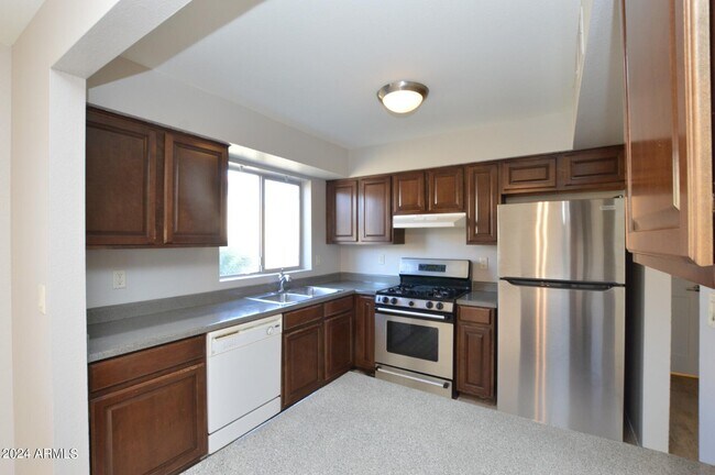 Building Photo - 303 N Miller Rd