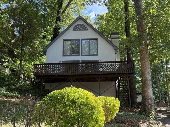 Foto del edificio - 8439 Lake Dr