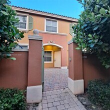 Building Photo - 642 SW 106th Ave