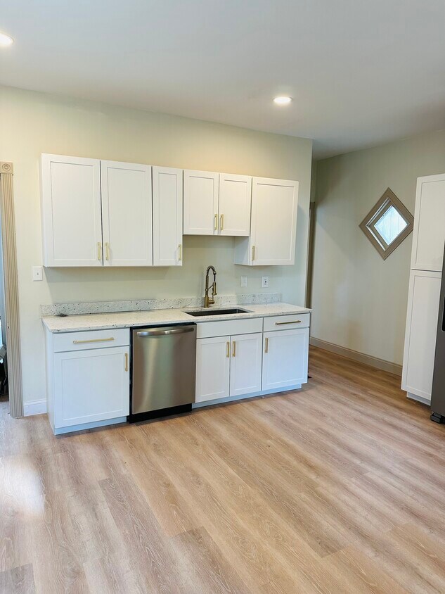 Kitchen - 514 Delta Ave