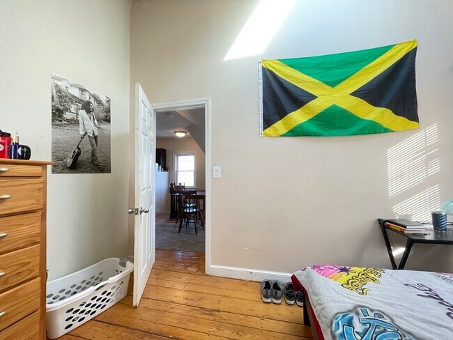Foto del edificio - 839 Parker St