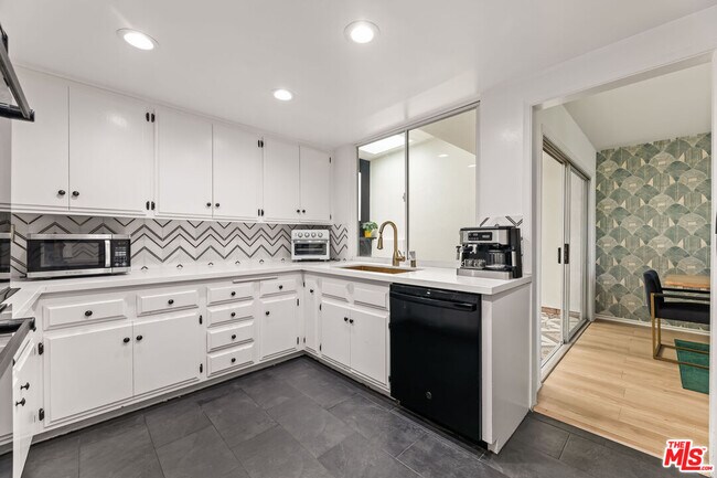 Foto del edificio - 3500 W Manchester Blvd