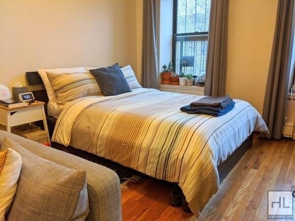 Foto del edificio - Spacious Studio on Tompkins