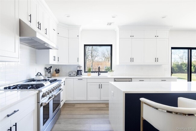 Foto del edificio - 242 Maple Ln