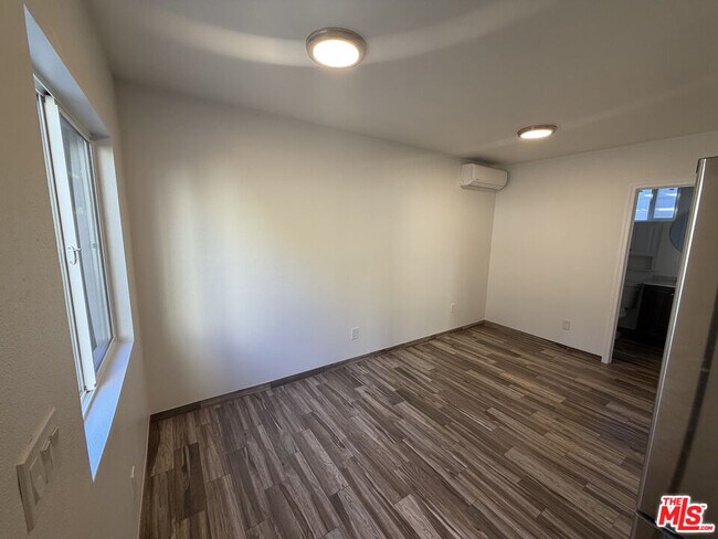 Foto del edificio - 5335 Rhea Ave