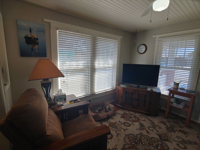 Foto del edificio - Fully furnished 1BR/1BA cottage close to f...