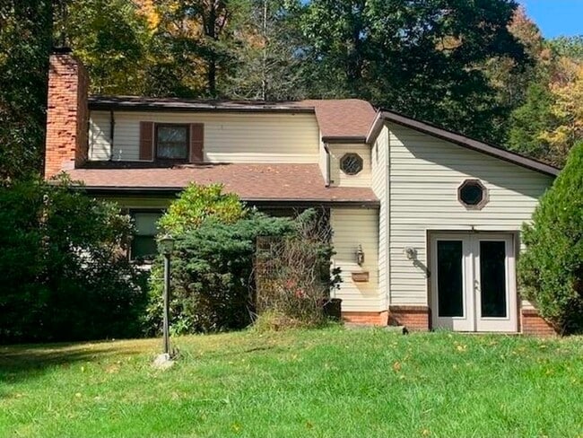 Building Photo - 3780 Highland Tpke