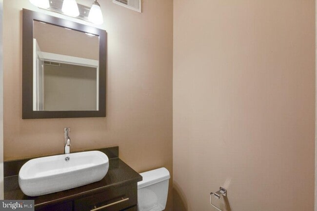 Foto del edificio - 2614 Webster St