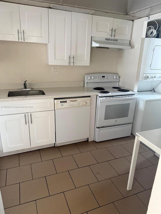 Foto del edificio - 7960 N Colony Cir