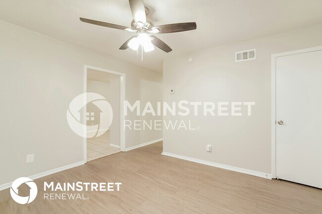 Building Photo - 3030 Normandy Dr