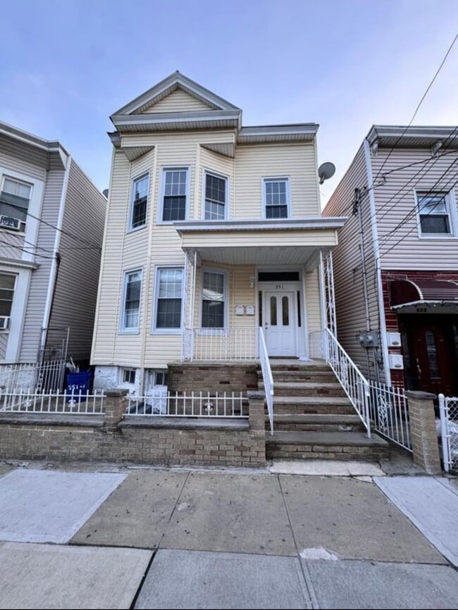 Building Photo - 551 57th St