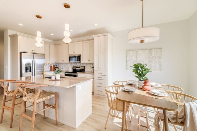 Foto del edificio - 4 Bed 3.5 Bath Single Family Home with New...