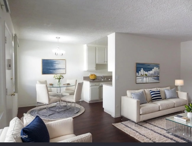 Building Photo - 447 W Elk Ave