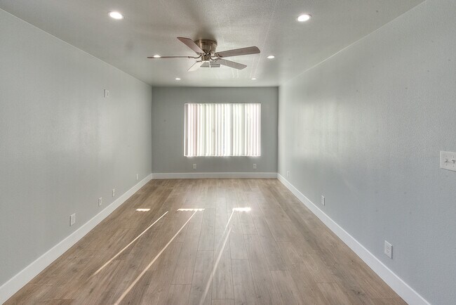 Foto del edificio - 4286 S Hobart Blvd