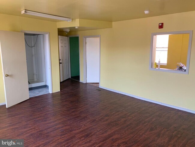 Building Photo - 2221 Ridge Ave
