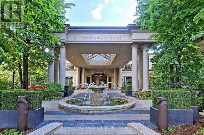 Photo du bâtiment - 80 Harrison Garden Blvd