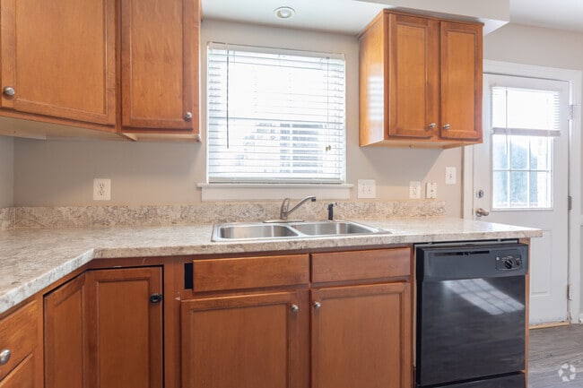 2BR,1.5BA,-1200SF - Maple Bay Apartment Townhomes