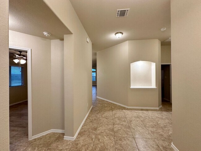 Foto del edificio - Viewable Now!