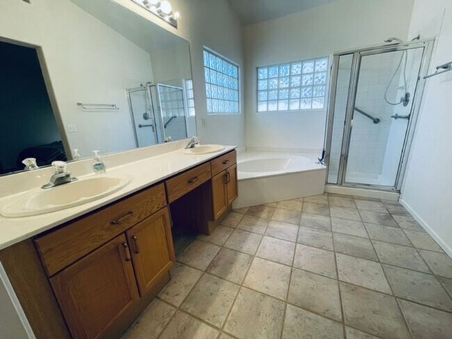 Building Photo - Wonderful single-story home in North West ...