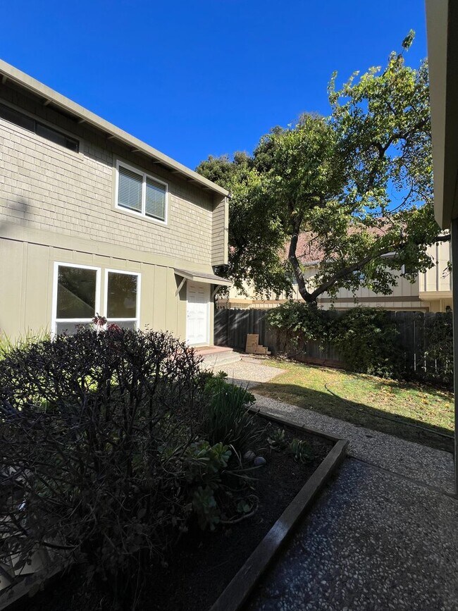 Foto del edificio - 4235 Grace St