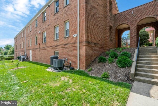 Building Photo - 2505 Arlington Blvd