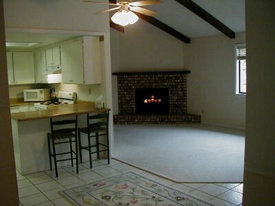 Foto del edificio - Beautiful Lakewood Village Condo