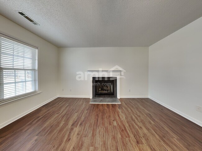 Foto del edificio - 5520 Bridgegate Dr