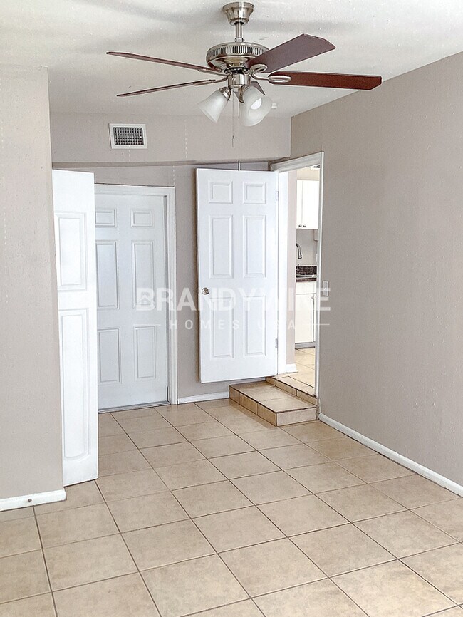 Foto del edificio - 2016 E Crenshaw St