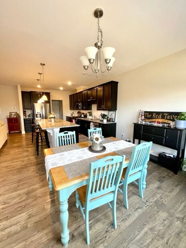 Building Photo - Upscale nearly-new townhome near Brier Creek