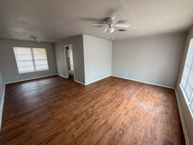 Building Photo - 121 Vandenburg Dr